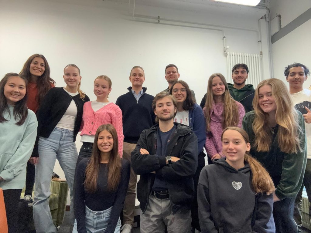 SV 24:25 svg+xml;charset=utf